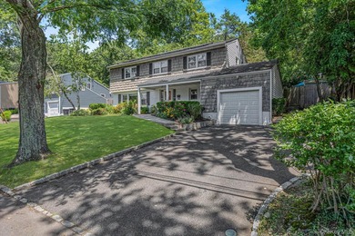 Welcome to this beautiful 4-bedroom, 2-bathroom Colonial ideally - photo 24