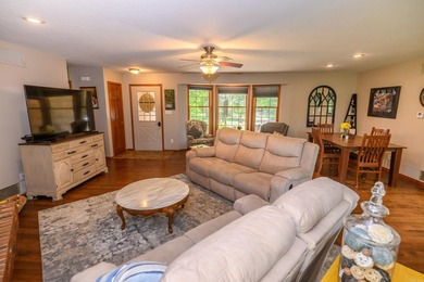 Enjoy easy access to Bull Shoals Lake and the White River from - photo 6