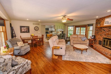 Enjoy easy access to Bull Shoals Lake and the White River from - photo 7