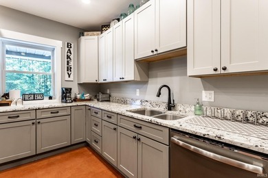 Escape to your own private retreat just minutes from Lake - photo 9