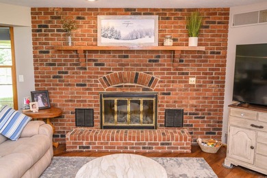 Enjoy easy access to Bull Shoals Lake and the White River from - photo 10
