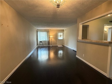 Welcome to this beautiful move-in-ready 3 bedroom 2 bath 1761 sq - photo 6