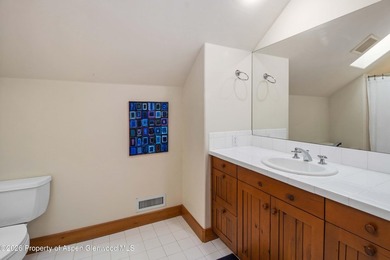 Enjoy the ease of a low-maintenance home in one of Carbondale's - photo 19