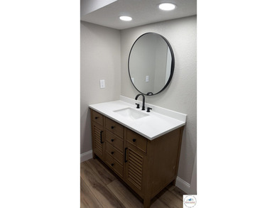 Fully Renovated, Like-New 3 Bedroom, 3 Bath Home with Modern - photo 31