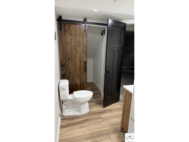 Fully Renovated, Like-New 3 Bedroom, 3 Bath Home with Modern - photo 34