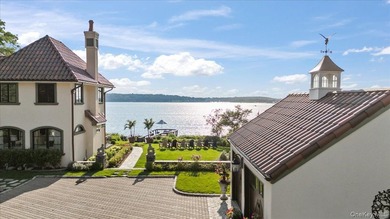 Immerse yourself in this stunning waterfront villa on Centre - photo 4