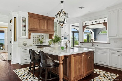 Immerse yourself in this stunning waterfront villa on Centre - photo 6