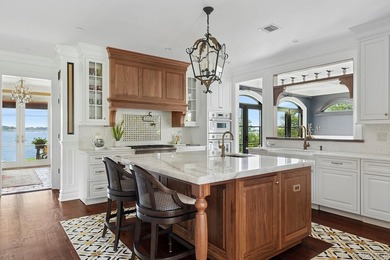 Immerse yourself in this stunning waterfront villa on Centre - photo 8
