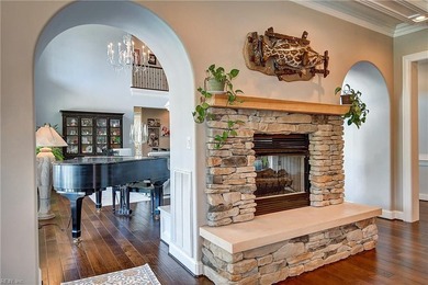 Custom built Manor by Jack Schoch in sought after Great Neck - photo 17