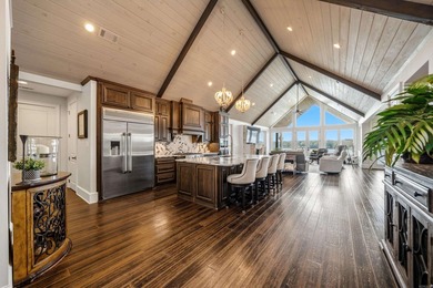 Experience luxury lakefront living in this custom-built estate - photo 4