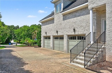Custom built Manor by Jack Schoch in sought after Great Neck - photo 47