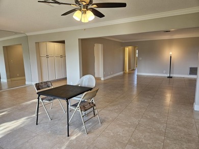 Beautiful, clean, bright corner townhome unit. Move in ready! - photo 6