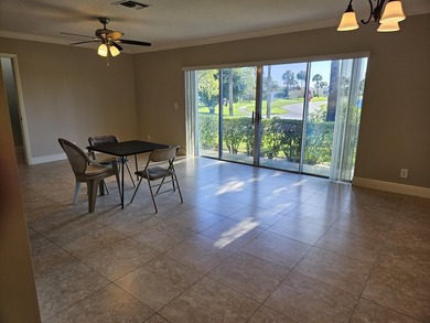 Beautiful, clean, bright corner townhome unit. Move in ready! - photo 7