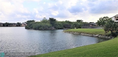 (private lake, pond, creek) Condo For Sale in Oakland Park Florida