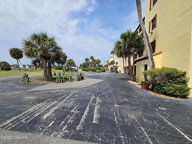 Wake up to breathtaking panoramic views from this 2BR/2.5BA - photo 8