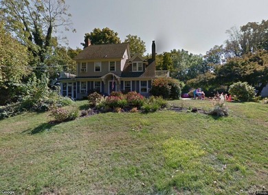 (private lake, pond, coastal) Home Sale Pending in Centerport New York