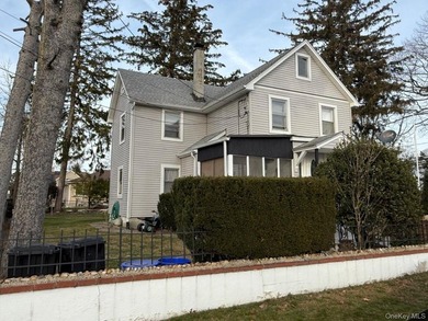 Welcome to this charming home in the heart of Suffolk County! - photo 21