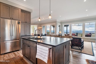 Experience the ultimate mountain lifestyle in this exceptional - photo 8
