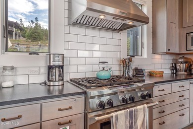 Experience the ultimate mountain lifestyle in this exceptional - photo 9