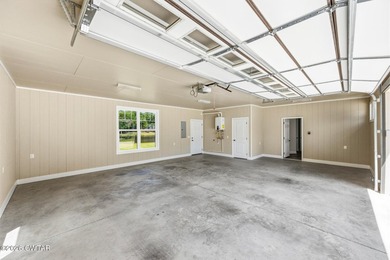 Price improvement! Seller has relocated! Motivated! Custom lake - photo 38