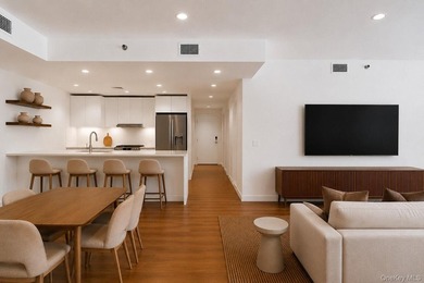Spacious Three-Bed with Double Exposures, Private Storage & - photo 2
