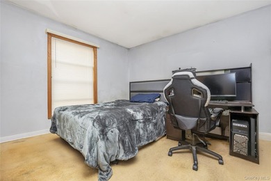 Beautiful prefab Ranch built in 1990, situated on a quiet - photo 12