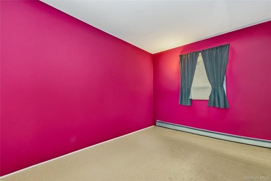 Beautiful prefab Ranch built in 1990, situated on a quiet - photo 13