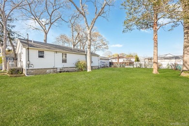 Beautiful prefab Ranch built in 1990, situated on a quiet - photo 16