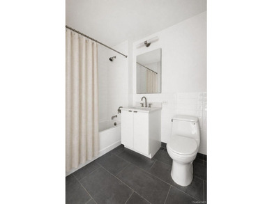 Spacious Three-Bed with Double Exposures, Private Storage & - photo 9