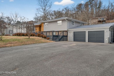 Melton Hill Lake Home For Sale in Clinton Tennessee