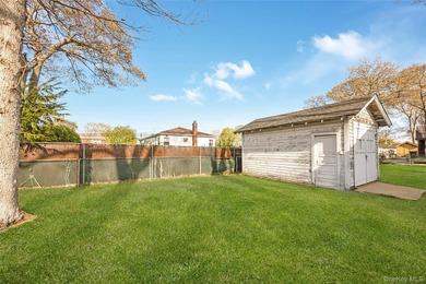 Beautiful prefab Ranch built in 1990, situated on a quiet - photo 23