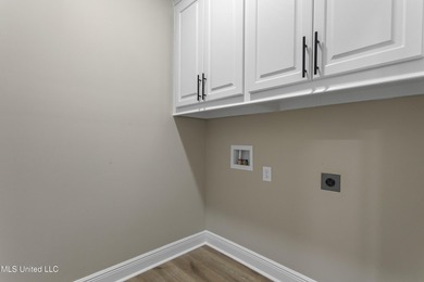 Back on the market due to buyer's financing falling through - photo 40
