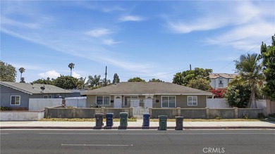 Rare duplex featuring two (2) spacious 3-bedroom, 2-bathroom - photo 1