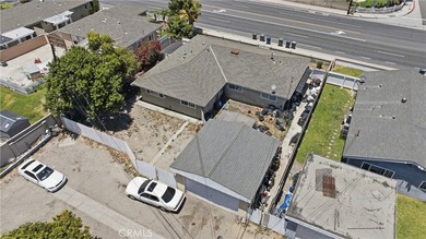 Rare duplex featuring two (2) spacious 3-bedroom, 2-bathroom - photo 4
