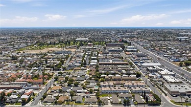 Rare duplex featuring two (2) spacious 3-bedroom, 2-bathroom - photo 7