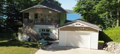 Crystal Lake - Benzie County Home For Sale in Beulah Michigan