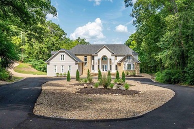 Lake Hamilton Estate - 6 1/2 Acres & 250' Frontage. This luxury - photo 2