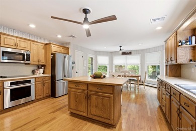 24 Preston St Be charmed by this hidden gem surrounded by - photo 10