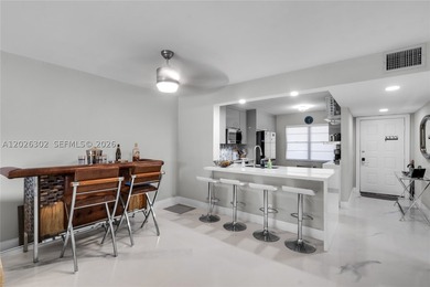Beautiful! Completely remodeled 2 bed/2 bath first floor condo - photo 7