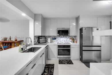 Beautiful! Completely remodeled 2 bed/2 bath first floor condo - photo 9