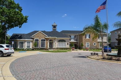 Welcome to this beautifully maintained 2-bedroom, 2-bathroom - photo 3