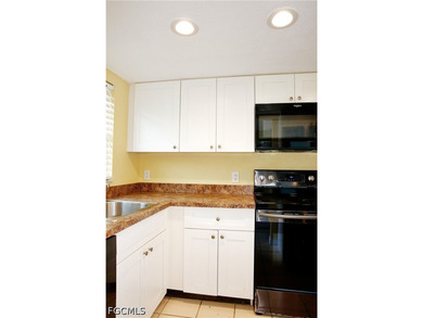 A beautifully maintained townhouse located in one of Cape - photo 6