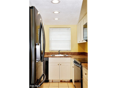 A beautifully maintained townhouse located in one of Cape - photo 8