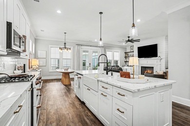 Welcome to luxury living in Waterway Palms Plantation, one of - photo 11