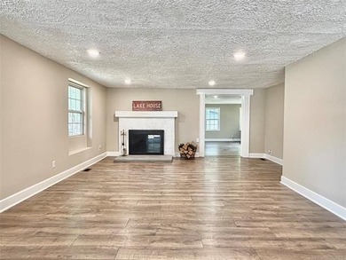 Welcome to this beautifully updated 4 bedroom, 3 bath - photo 4
