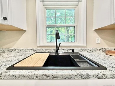 Welcome to this beautifully updated 4 bedroom, 3 bath - photo 6