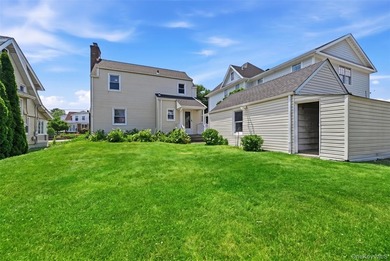 Welcome home to this classic 3-bedroom, 1.5 bathroom Colonial - photo 21