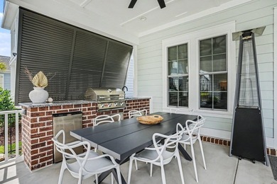 Welcome to luxury living in Waterway Palms Plantation, one of - photo 35