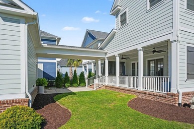 Welcome to luxury living in Waterway Palms Plantation, one of - photo 36