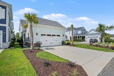 Welcome to luxury living in Waterway Palms Plantation, one of - photo 40